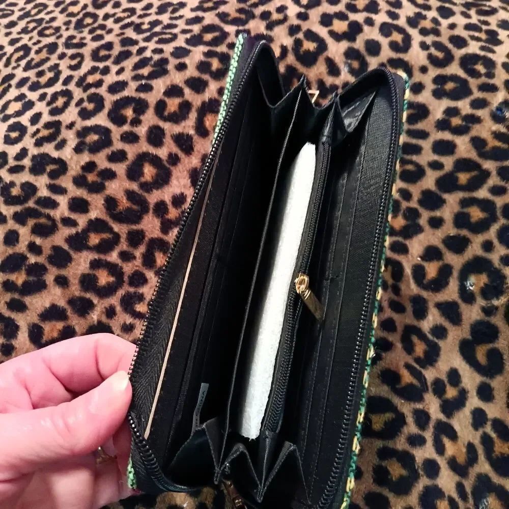 🤠NWT Wallet - Picture 3 of 4